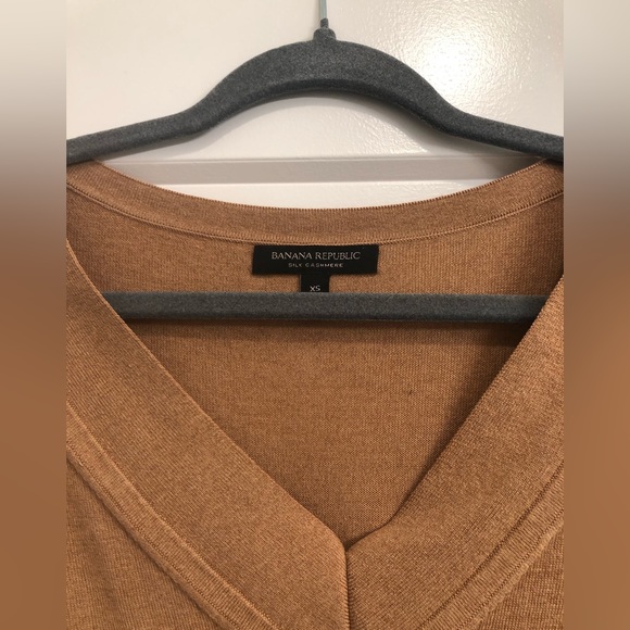 Banana Republic silk cashmere v-neck cardigan size S/M, fits US 6,no holes. - Picture 3 of 5